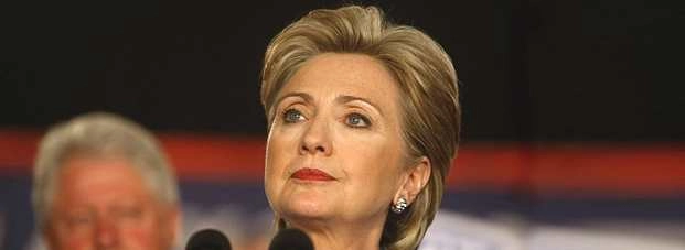 हिलेरी क्लिंटन अपने पति बिल को पीटती हैं..! - Hillary Clinton beats husband Bill and terrorizes her staff