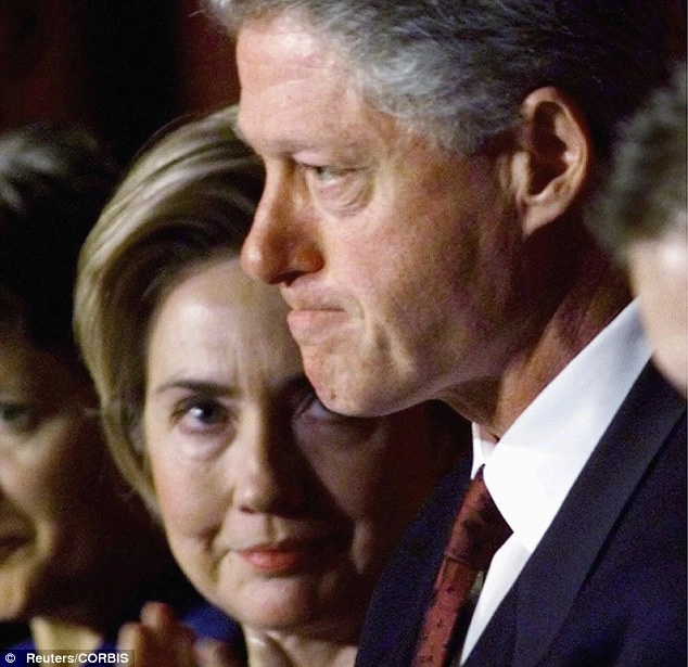 बिल क्लिंटनवर होत हाता ‘कौटुंबिक हिंसाचार’