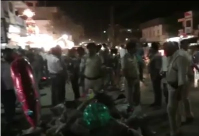 नवरात्रि गरबा पंडाल के पास विस्फोट (वीडियो) - blast in Navratri Garba pandal