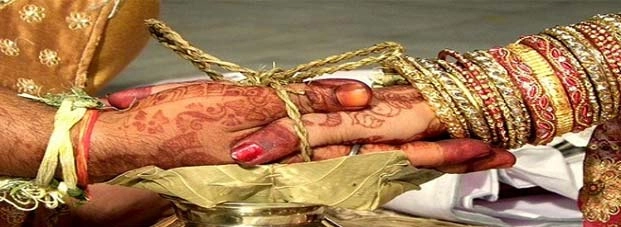 पैसों के लालच में मंत्रीजी ने शादीशुदा जोड़ों का करवा दिया दोबारा विवाह