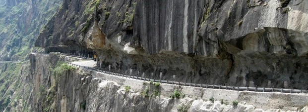 भारत की 10 सबसे खतरनाक सड़कें, हिम्मत हो तो ही जाएं - top dangerous Indian road