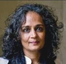 ब्राह्मणवाद को बढ़ावा दे रही मोदी सरकार : अरुंधति राय - Arundhati Roy