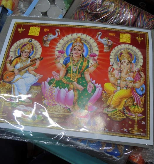 दीपावली पर सजा रंगबिरंगा बाजार (देखें फोटो) - diwali photo