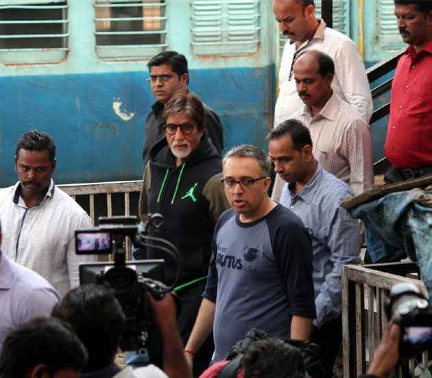 PHOTOS : लोकल ट्रेन में अमिताभ बच्चन ने किया सफर - Amitabh Bachchan, Big B