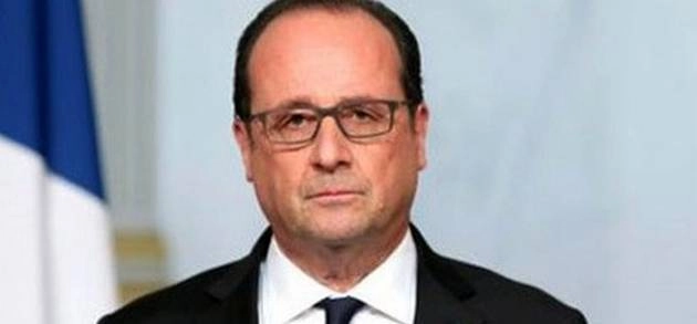 ओलोंद के भाषण के दौरान फ्रांसीसी अधिकारी से चली गोली - French police sniper shoots two in error at Hollande speech