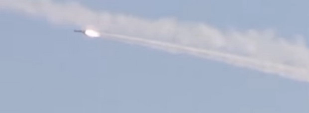ISIS पर पनडुब्बी मिसाइलों से हमला, देखें वीडियो - VIDEO : Russia strikes ISIS targets in Syria from sub in Mediterranean for first time