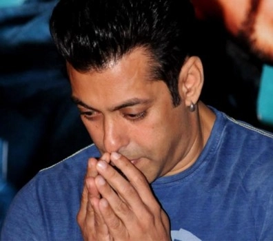 फैसला सुनकर रो पड़े सलमान खान - Salman Khan crying after Bombay high court decision