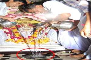 50 लाख लीटर पानी से भी नहीं भरा मंदिर का घड़ा! - water | Webdunia Hindi