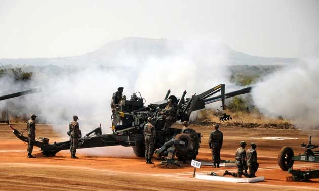 भारत को मिलीं होवित्जर तोपें, चीन सीमा पर होंगी तैनात - Two ultra-light Howitzer guns land in India