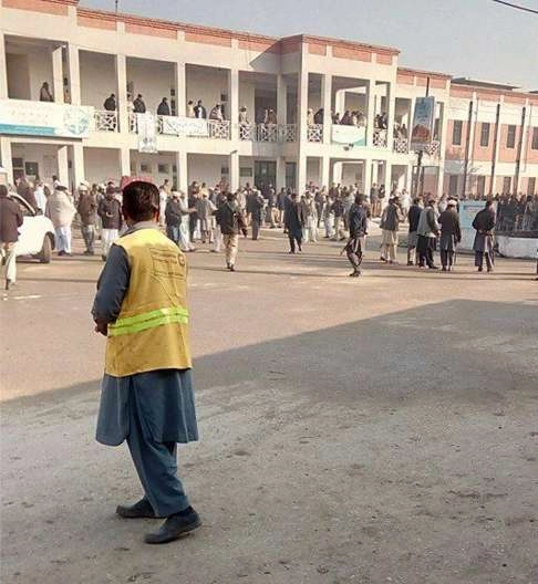 पाकिस्तान में यूनिवर्सिटी पर आतंकी हमला, 25 की मौत - Terrorist attack on Pakistan's Bacha Khan University