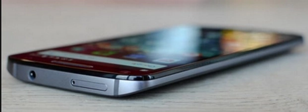 मोटोरोला ने लांच किया न टूटने वाला स्मार्ट फोन मोटो एक्स फोर्स - Motorola Moto X smartphone