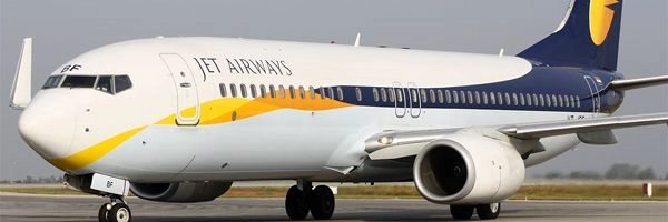 दिल्ली हवाई अड्डे पर जेट एयरवेज के विमान ने कैटरिंग वैन को टक्कर मारी - Jet airways