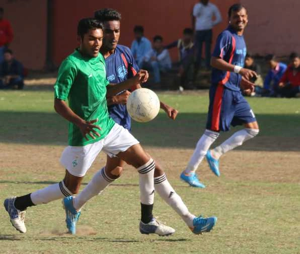 इन्दौर यूनाइटेड व आदिवासी क्लब मुख्य दौर में - Laxman Singh Gaud memory Football competition, Indore United