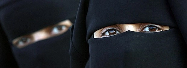 हिजाब पहनने वाली कर्मचारी ने छोड़ी नौकरी - Hijab