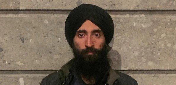 अमेरिकी सिख अभिनेता को विमान में सवार होने से रोका - US Sikh actor Waris Ahluwalia
