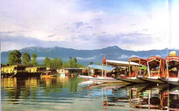 कश्मीर क्षेत्र के ऐतिहासिक, धार्मिक और प्राकृतिक पर्यटन स्थल