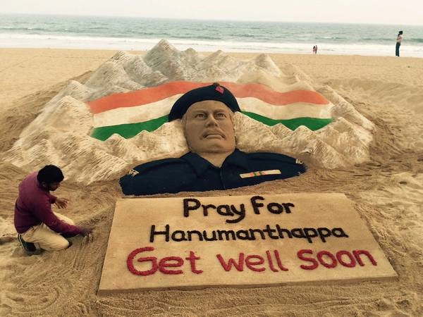 रेत की मूर्ति बनाकर सियाचिन के जांबाज के लिए प्रार्थना - Hanumanthappa still critical