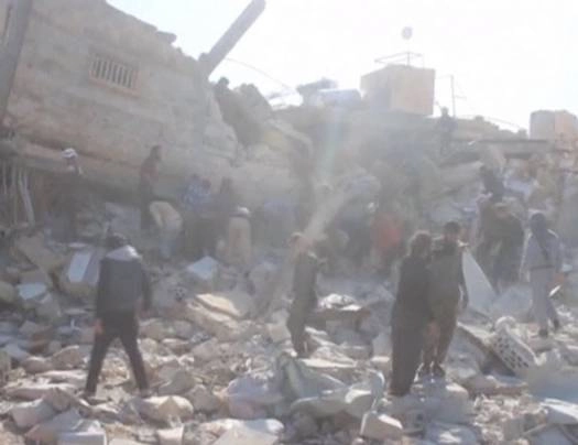 सीरिया में आईएस की घेराबंदी में 500 मरे - Bombardment on Syria