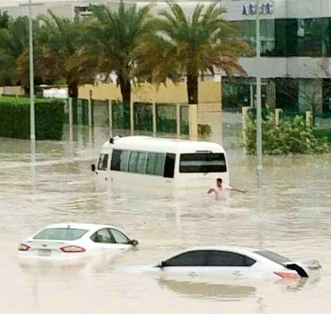 UAE में भारी बारिश और तूफान (PHOTOS)