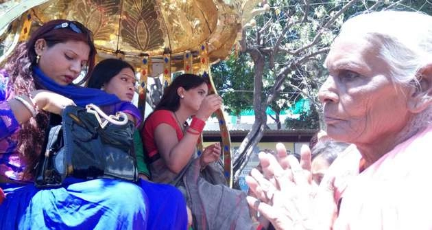 सिंहस्थ में किन्नर अखाड़े की पेशवाई देखने उमड़ा शहर - Simhastha 2016, Ujjain, Trans, Trans Akhada, Akhada