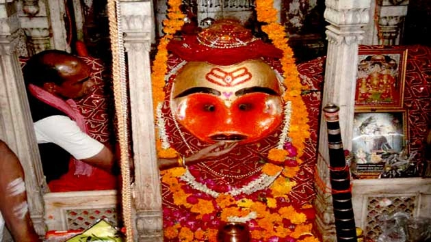 काल भैरव प्रतिमा मदिरापान करती हैं लेकिन कैसे यह कोई नहीं जानता - Religious Place Kaal bhairav