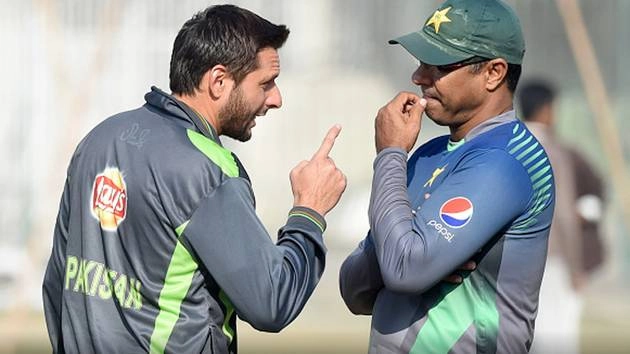 अफरीदी ने किया पाकिस्तानी क्रिकेट का बंटाढार : वकार यूनिस - Waqar Younis, Umar Akmal, Shahid Afridi, Pakistan cricket team