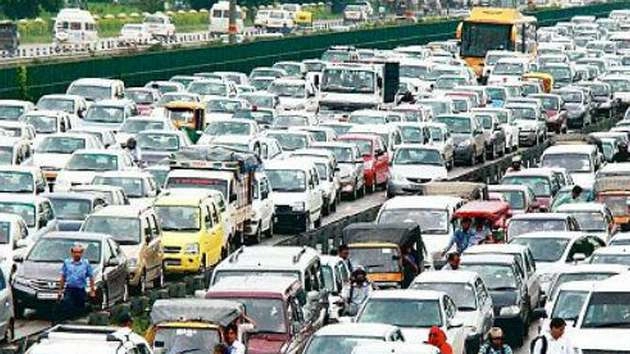 डीजल टैक्सी चालकों के प्रदर्शन के कारण यातायात बाधित - Diesel taxi strike ban in delhi