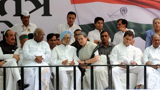 लोकतंत्र को नष्ट नहीं होने देंगे-सोनिया - Sonia Gandhi in Save Democracy' March