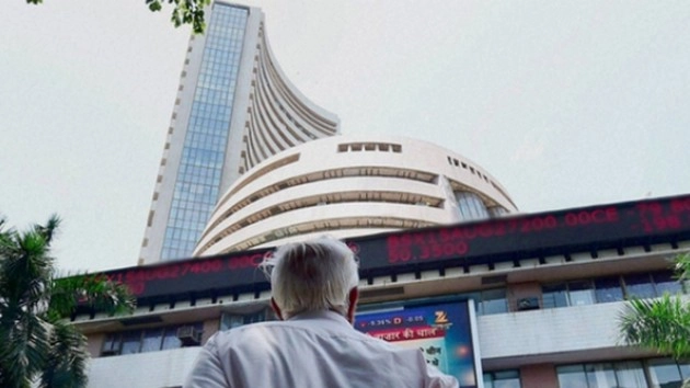बजट पेश होने के बाद शेयर बाजार में जबरदस्त उछाल, सेंसेक्स 400 अंक ऊपर | Sensex