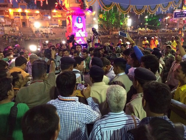 उज्जैन सिंहस्थ में पत्रकारों के साथ पुलिसकर्मियों ने किया अभद्र व्यवहार - Reporters indecency in Ujjain Kumbha