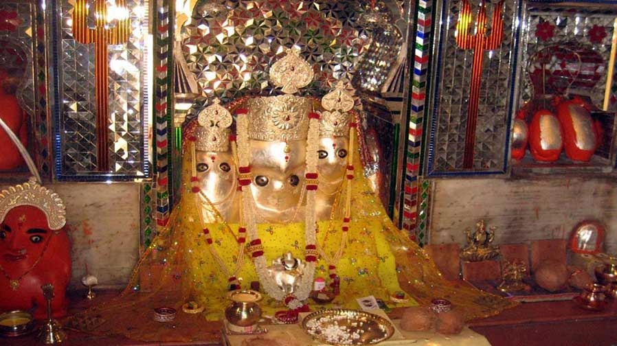 मां बगलामुखी का शक्तिशाली मंत्र चैत्र नवरात्रि में पढ़ना ना भूलें - Maa baglamukhi mantra and puja