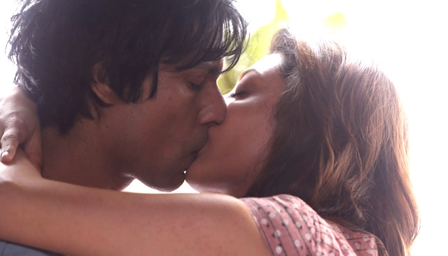 शूटिंग के दौरान काजल को किस कर लिया रणदीप ने | Kajal Aggarwal's first on-screen kiss with Randeep Hooda