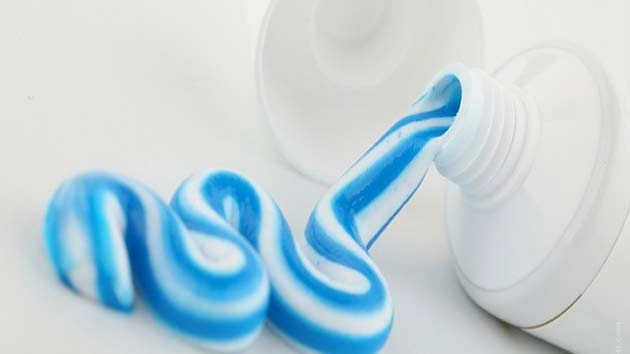 टूथपेस्ट के यह 11 फायदे, किसी को नहीं पता... जानिए - Benefits Of Toothpaste