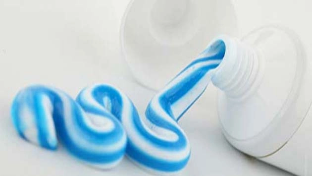 Benefits Of Toothpaste: टूथपेस्टचे हे फायदे जाणून व्हाल हैराण