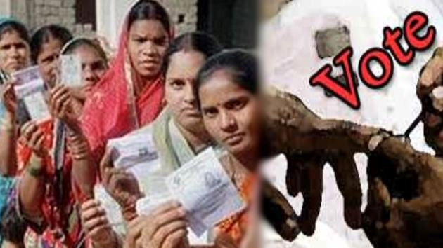 चित्रकूट विधानसभा उपचुनाव के लिए मतदान जारी - Voting in Chitrakut