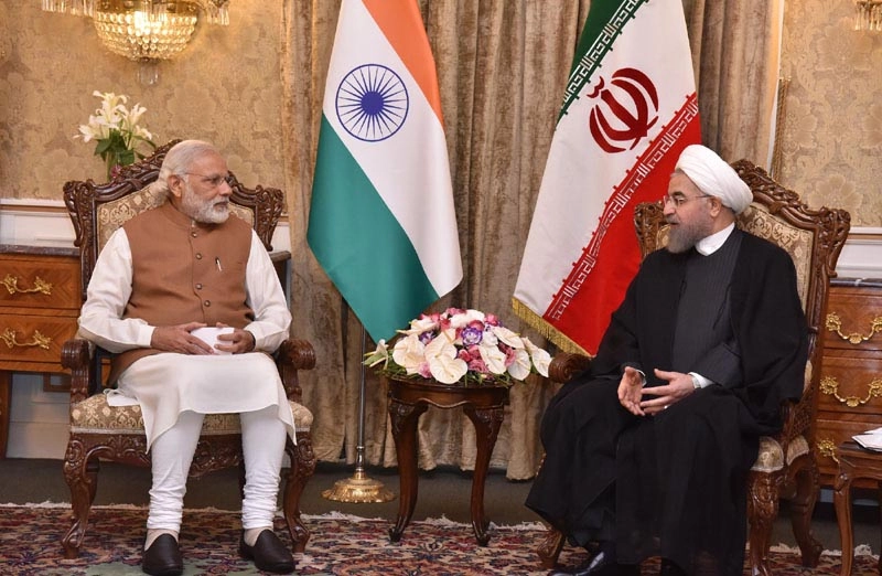 मोदी ने खुमैनी को भेंट की दुर्लभ कुरान - PM Modi presents rare quran to Khameini