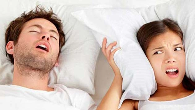 खर्राटों से परेशान हैं, तो आजमाएं यह उपाय... - How To Reduce Snoring