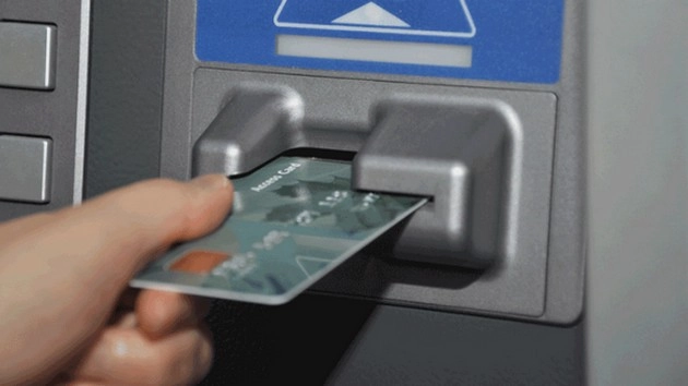 एटीएम कार्ड पर मिलता है 10 लाख रुपए का बीमा ! - ATM card holders can get insurance upto Rs 10 lakh