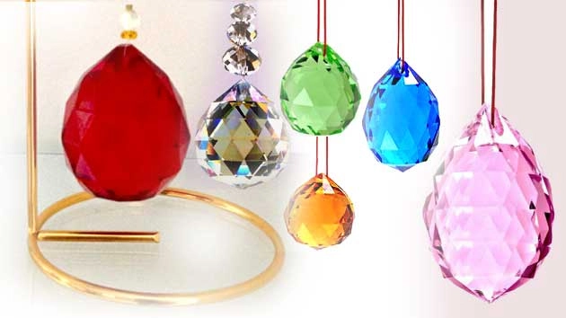 रिश्तों में रोमांस जगाती है रंगबिरंगी क्रिस्टल बॉल - Hanging coloruful crystal boll