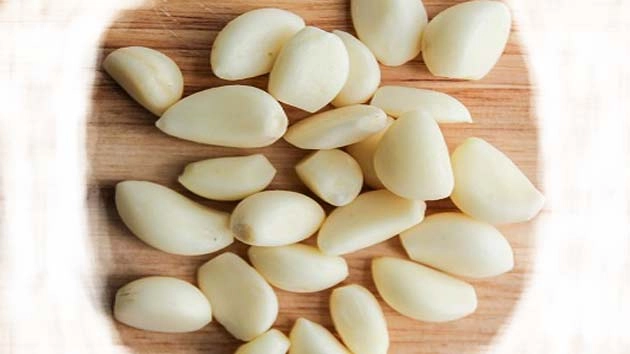 લસણ ફોલવાની રીત garlic peeling hack