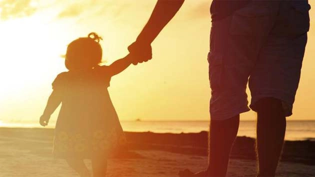 हैप्पी फादर्स डे : Father's Day  पर घर आना बिटिया.... - happy fathers day 2021