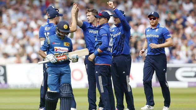 प्लंकेट के छक्के से श्रीलंका ने टाई कराया मैच - Srilanka England match ties