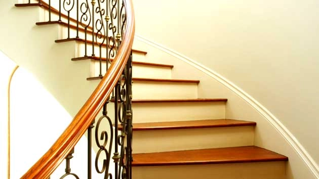 सफलता की सीढ़ियां चढ़ना है तो घर की सीढ़ियों पर ध्यान दीजिए.... - stairs and vastu in hindi