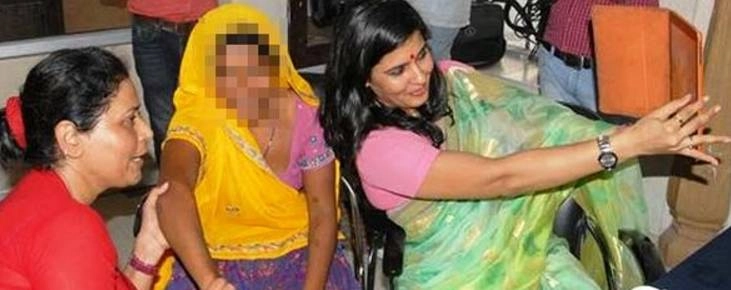 महंगी पड़ी बलात्कार पीड़िता के साथ सेल्फी, देना पड़ा इस्तीफा - rape victim selfie