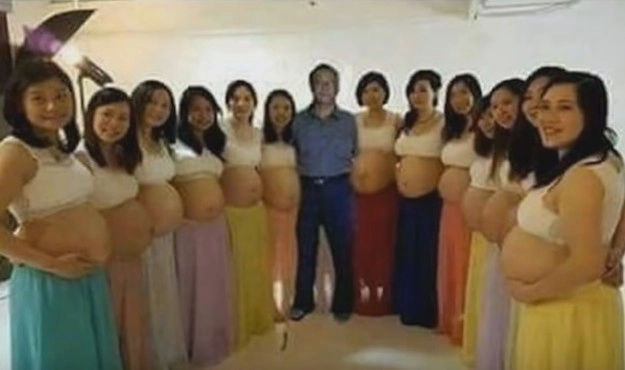 तेरा बायका, सगळ्या गर्भवती!