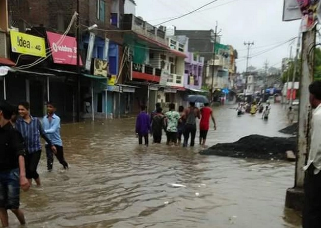 यूपी-बिहार में पानी ही पानी, एनडीआरएफ की 10 टीमें तैनात - Flood in UP, Bihar