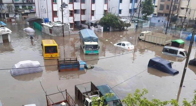 मानसून अपडेट! गुजरात और राजस्थान में बाढ़ से हाल बेहाल, सैकड़ों लोग फंसे - Mansoon Update, flood in Gujrat and Rajasthan
