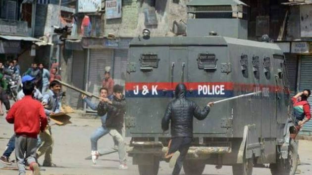 कश्मीर में 6ठे दिन भी जनजीवन बाधित - Kashmir violence