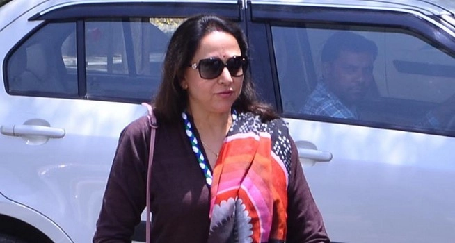 हेमामालिनी का ऐलान, जब चाहूं तब बन सकती हूं मुख्यमंत्री, एक मिनट भी नहीं लगेगा - Hema Malini Bollywood Chief Minister