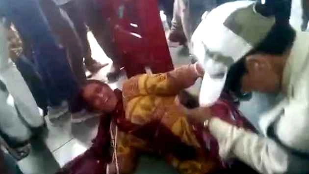 मप्र में दो महिलाओं की पिटाई, राज्यसभा में हंगामा - cow vigilantes bashing up women in MP